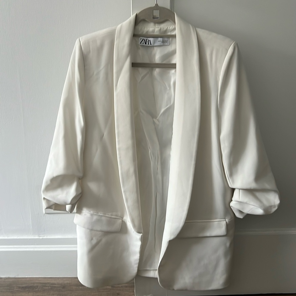 WHITE Zara blazer with rouched sleeves